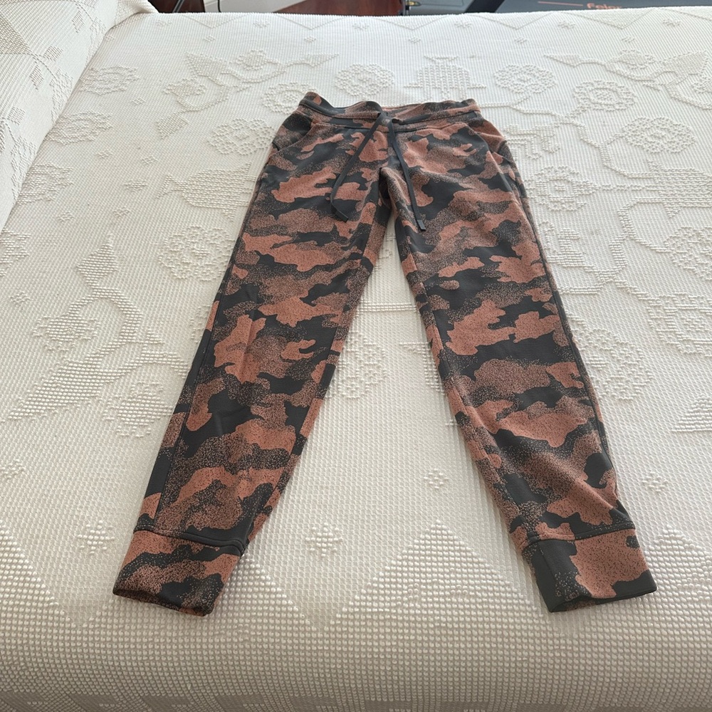 LULULEMON READY TO RULU PANT 29” SIZE 6 HERITAGE CAMO HIGH RISE JOGGERS